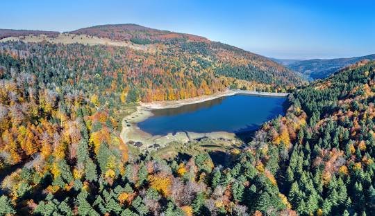 Vue aérienne sur lac